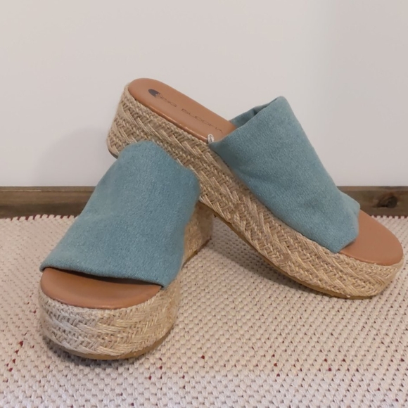 Big Buddha Open Toed Wedge - Picture 2 of 7